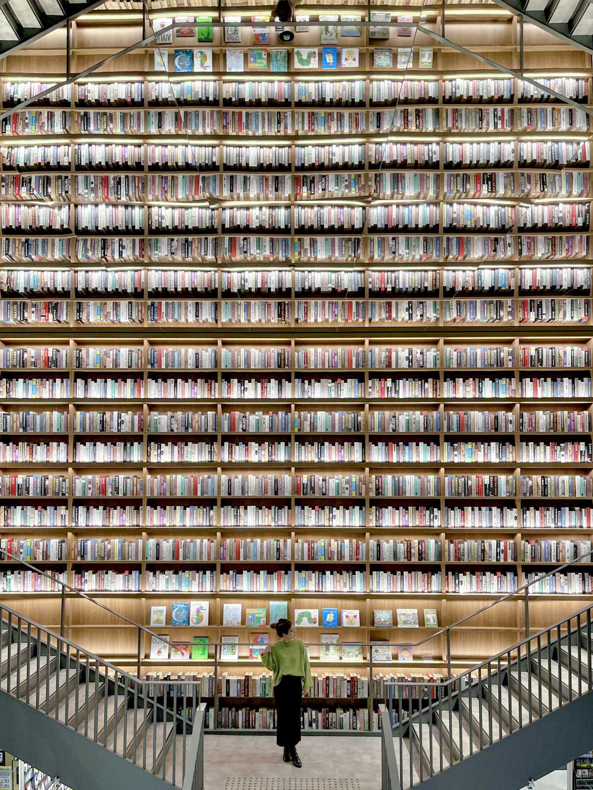 去年オープンしたて 話題のおしゃれなtsutaya Tsutaya Bookstore 則武新町の口コミ Triproud 去年オープンしたて 話題のおしゃれなtsutaya Tsutaya Bookstore 則武新町の口コミ Triproud