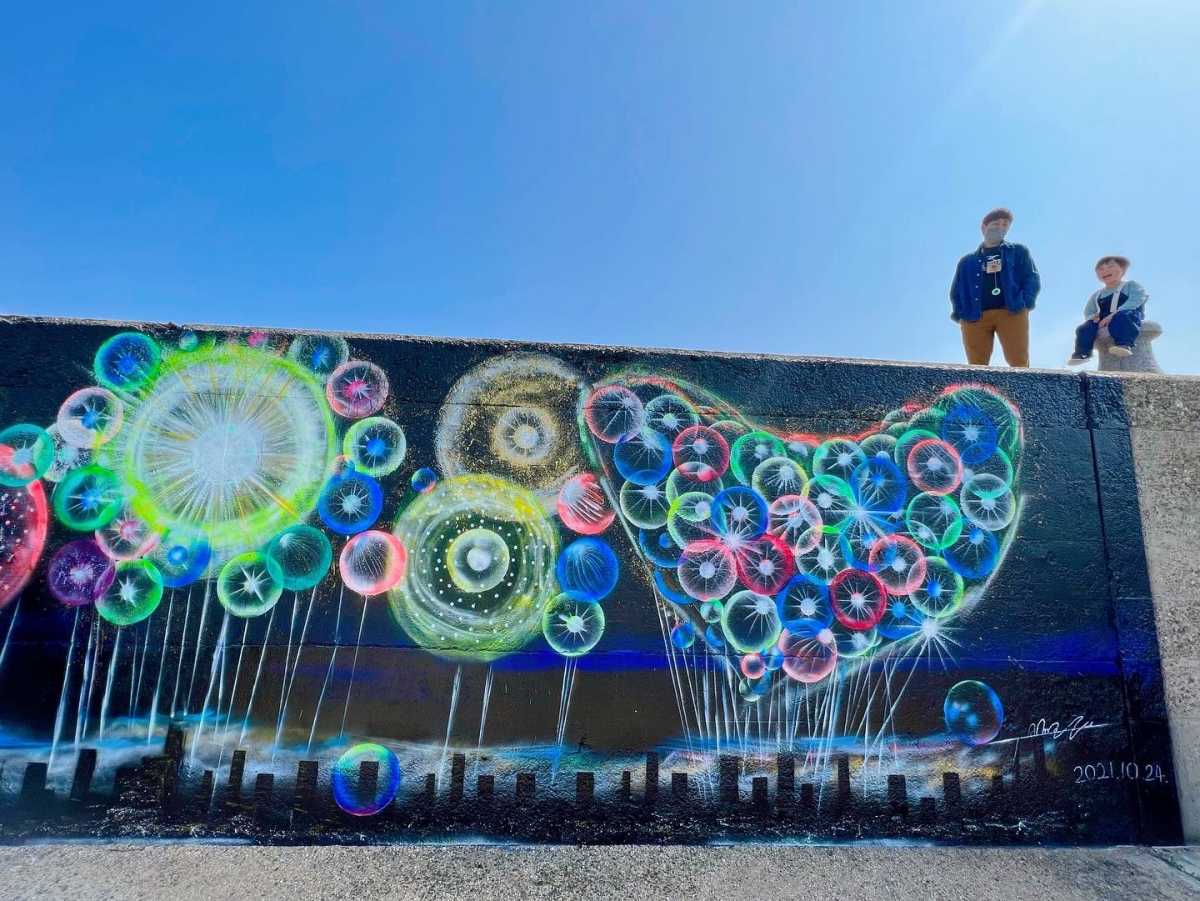 引田漁港:防波堤に描かれたスプレーアートの壁画は映えスポット 
