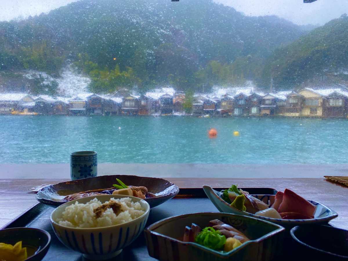 伊根の舟屋群の口コミ レアな絶景!!ランチ×舟屋の雪景色 TRIPROUD 伊根の舟屋群の口コミ レアな絶景!!ランチ×舟屋の雪景色 TRIPROUD