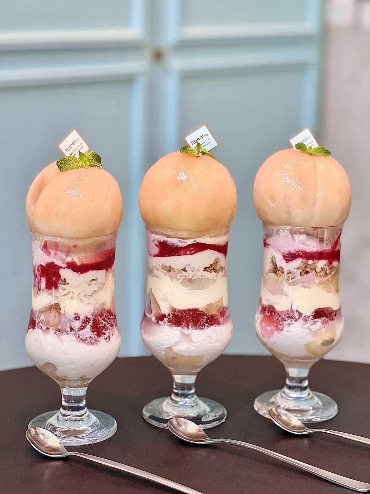 まんまるなフォルムが可愛い 桃のまるごとパフェ Fruitの口コミ Triproud