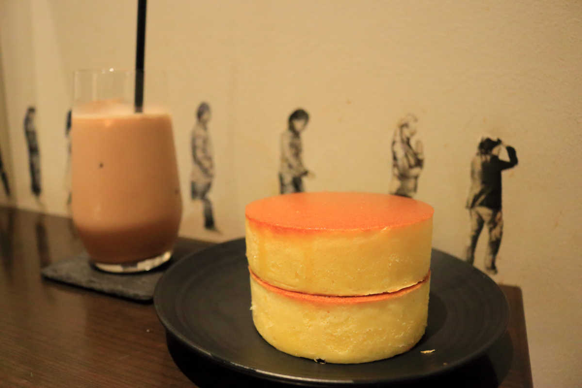 贅沢な厚焼きホットケーキ 2段重ねのプリンも有名 自家焙煎珈琲 みじんこの口コミ Triproud