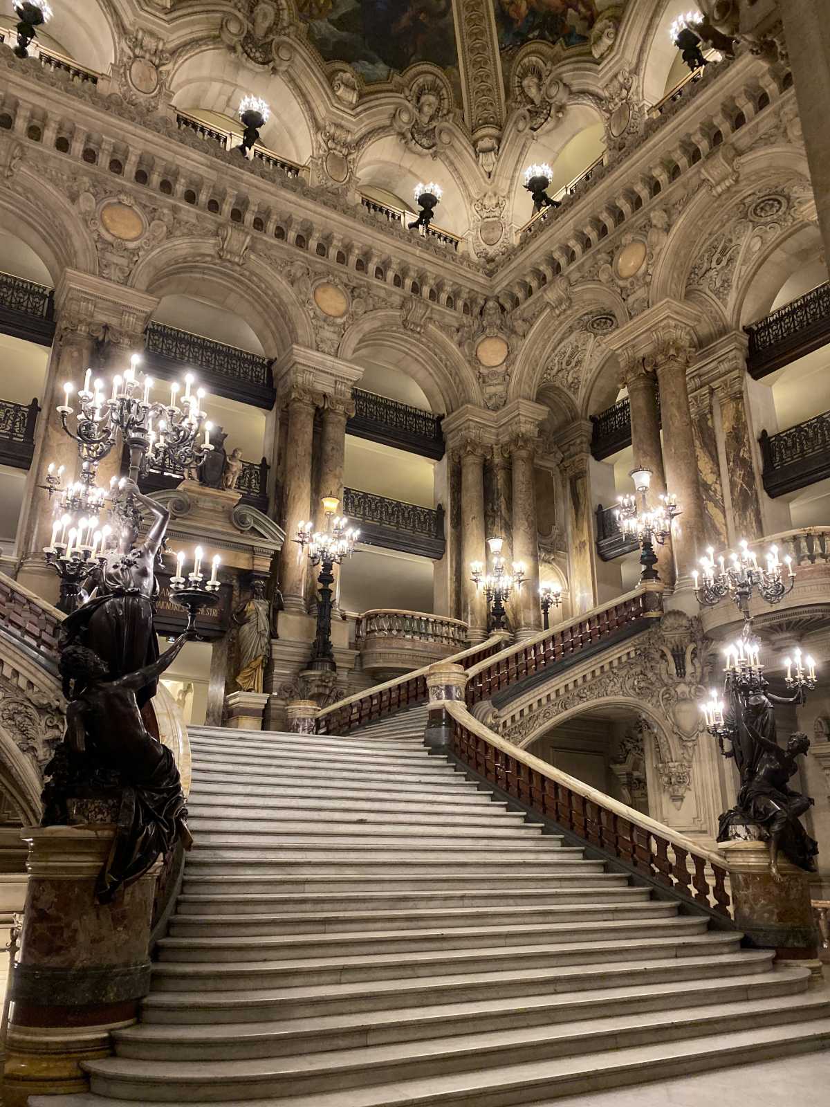 映画の中にタイムスリップできる大階段 オペラ座の口コミ Triproud