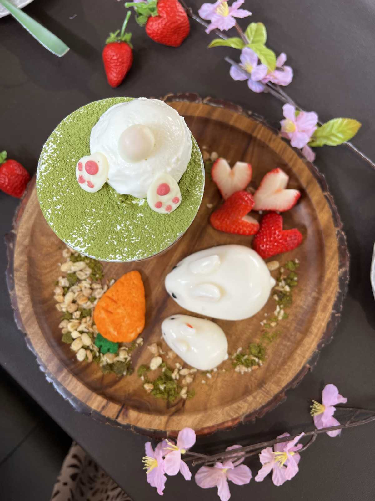 Cafe and Highball Bar CAN:いたずらうさぎの大冒険🐇🍓かわいく