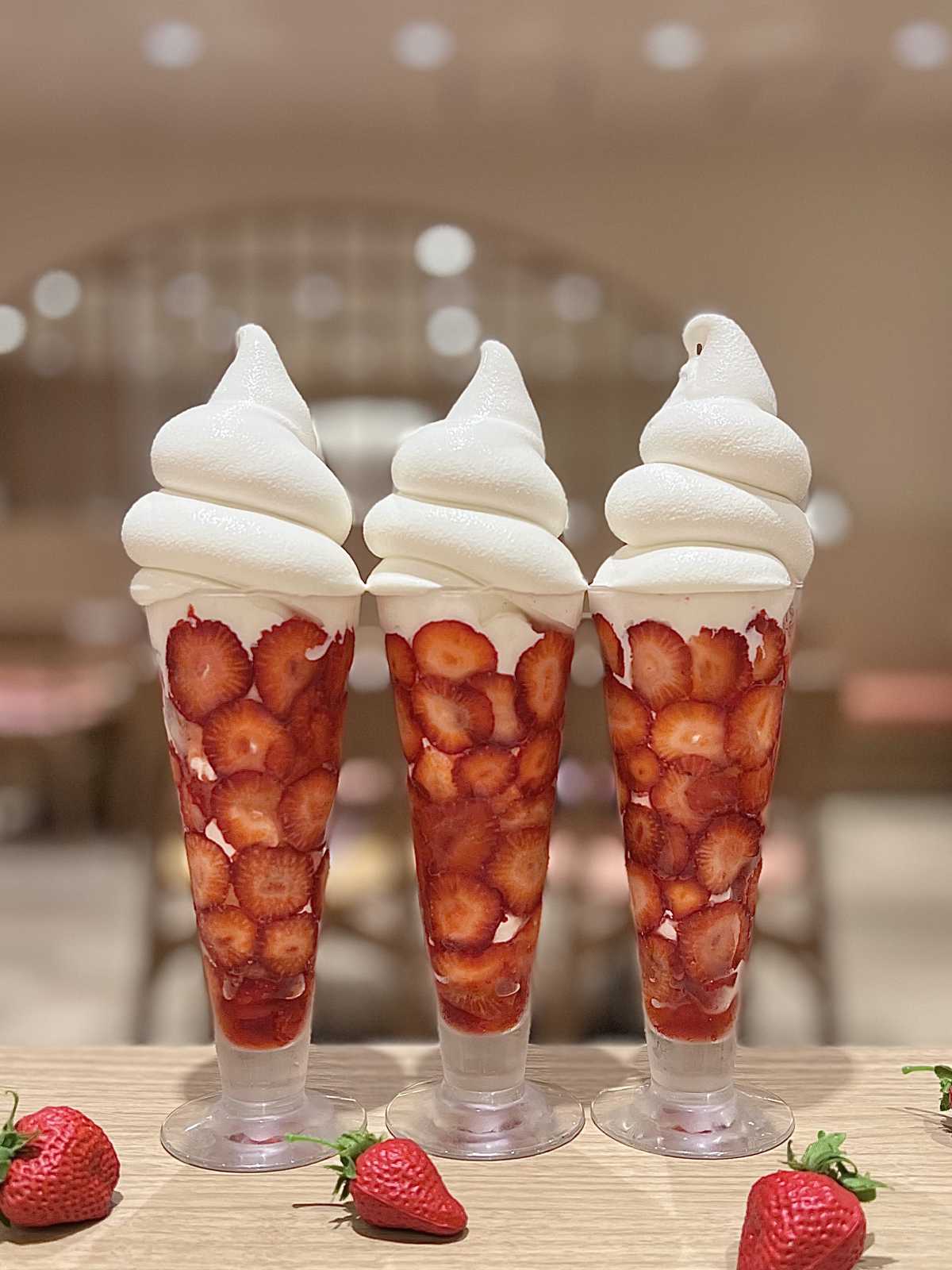 みのりカフェ 京都ポルタ店:いちごのソフトクリーム🍓🍦シンプルイズ