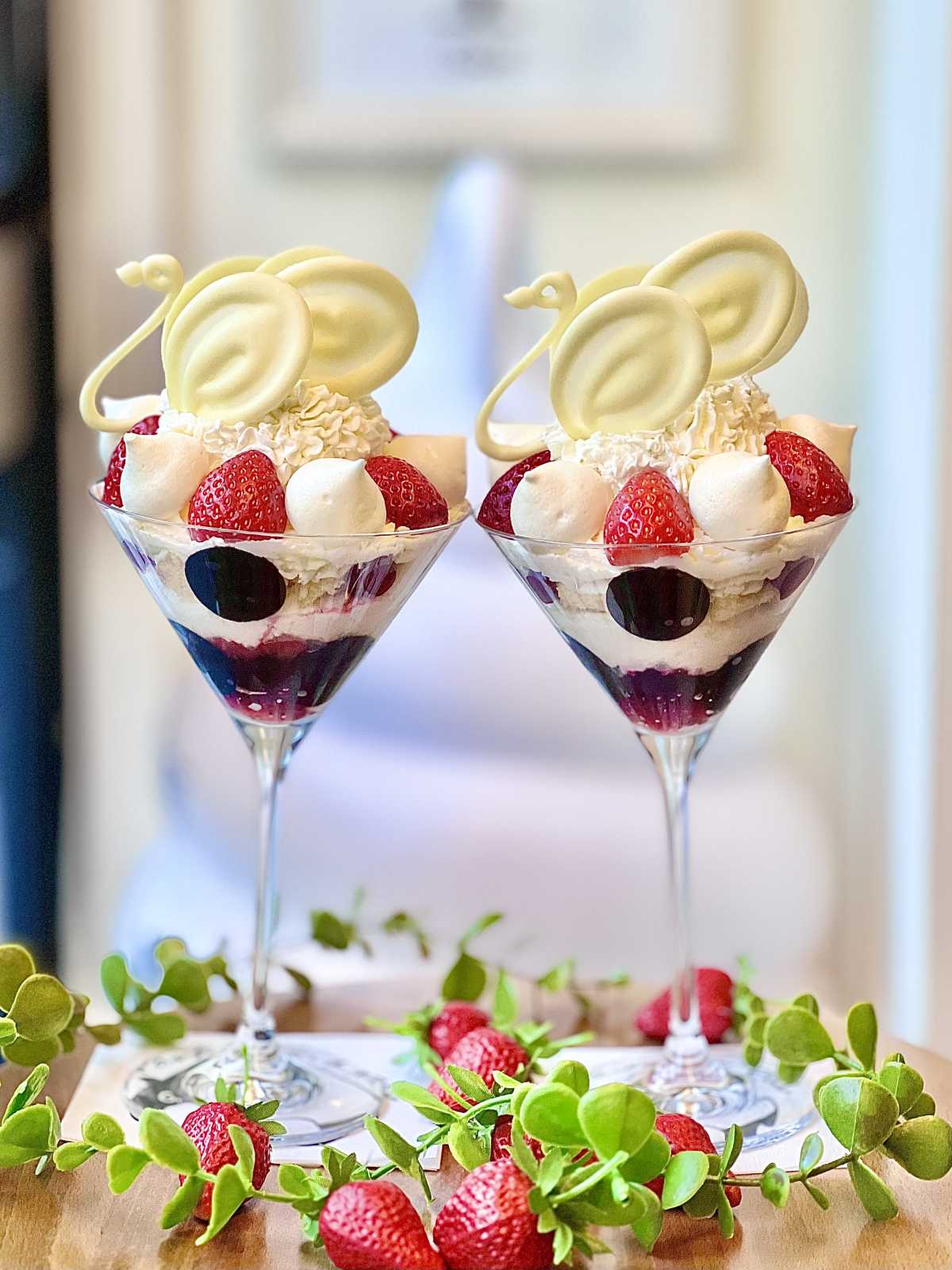 夜パフェ専門店 Parfaiteria Pal 心斎橋店のレビュー | 白鳥が美しすぎる夜パフェ専門店のパフェ🦢 - TRIPROUD