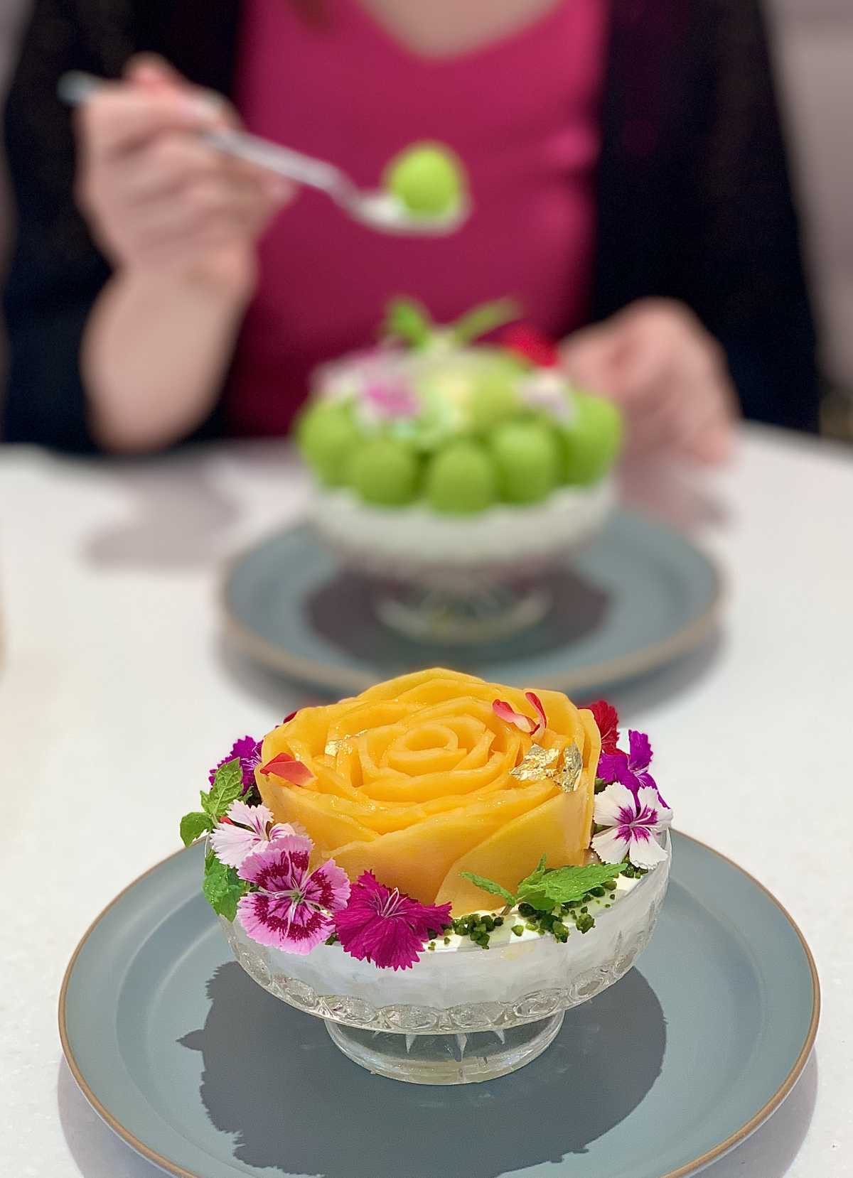 マンゴーのバラが美しすぎるパフェ エディブルフラワーもたくさんでブーケみたい Season Co の口コミ Triproud