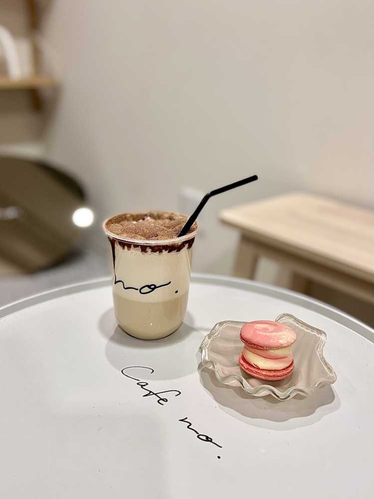 シンプルで可愛い人気の韓国っぽカフェ トゥンカロンが美味しい 夜も可愛い Cafe No 堀江店の口コミ Triproud