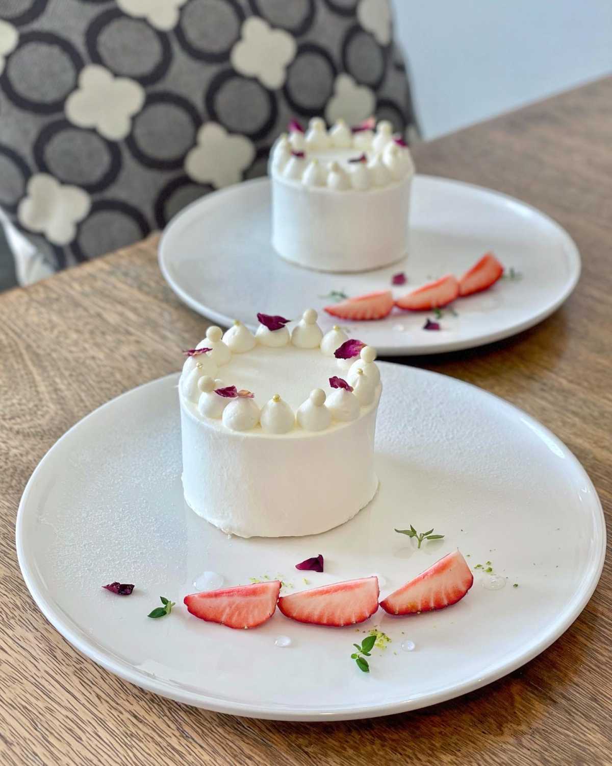 ミニサイズのホールケーキがかわいい ユアーズさんのショートケーキ Cafe Yoursの口コミ Triproud