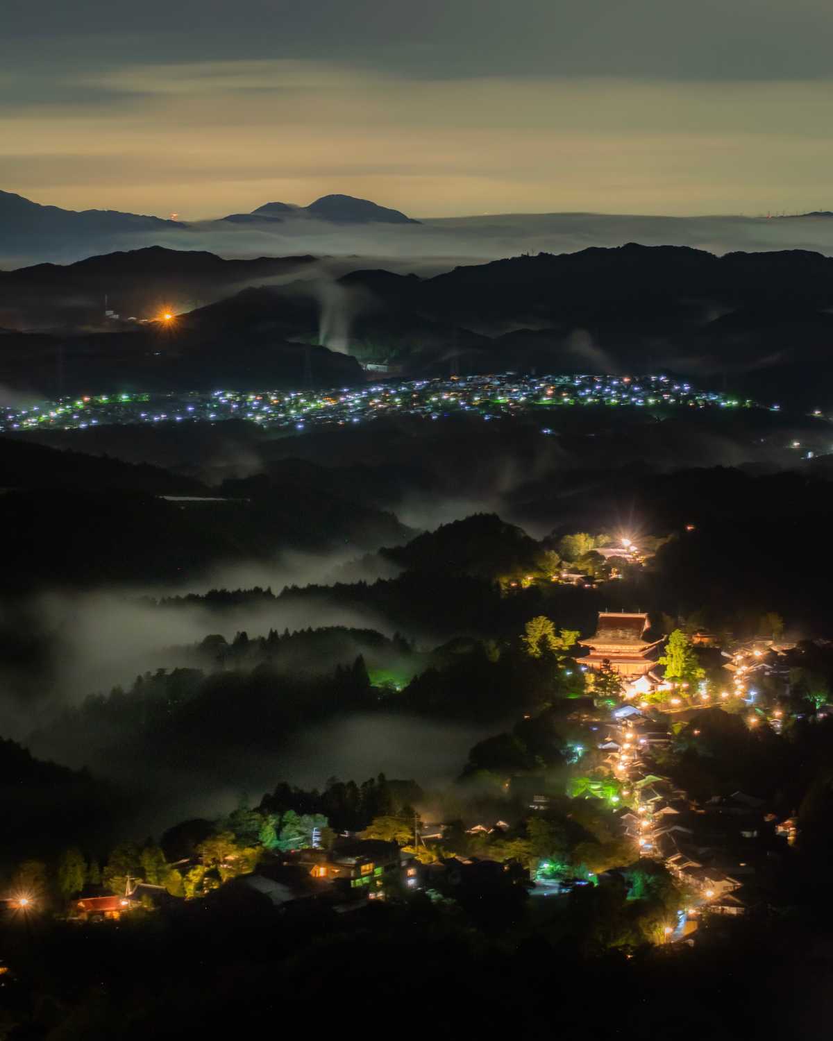 光り輝く蔵王堂と夜明け前に見える雲海 花矢倉展望台の口コミ Triproud