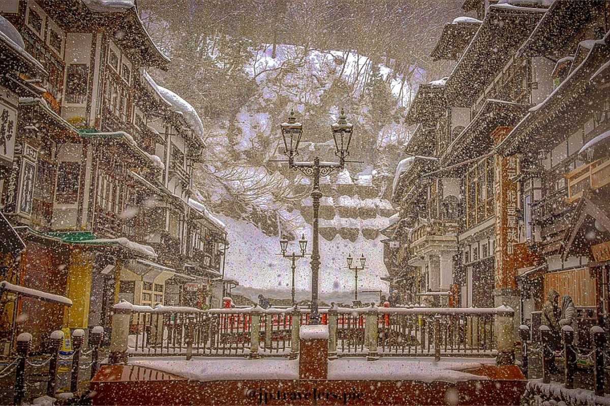 Nostalgic Snowy Townscape With Romantic Taisho Period S Atmosphere Review Of Ginzan Onsen Triproud