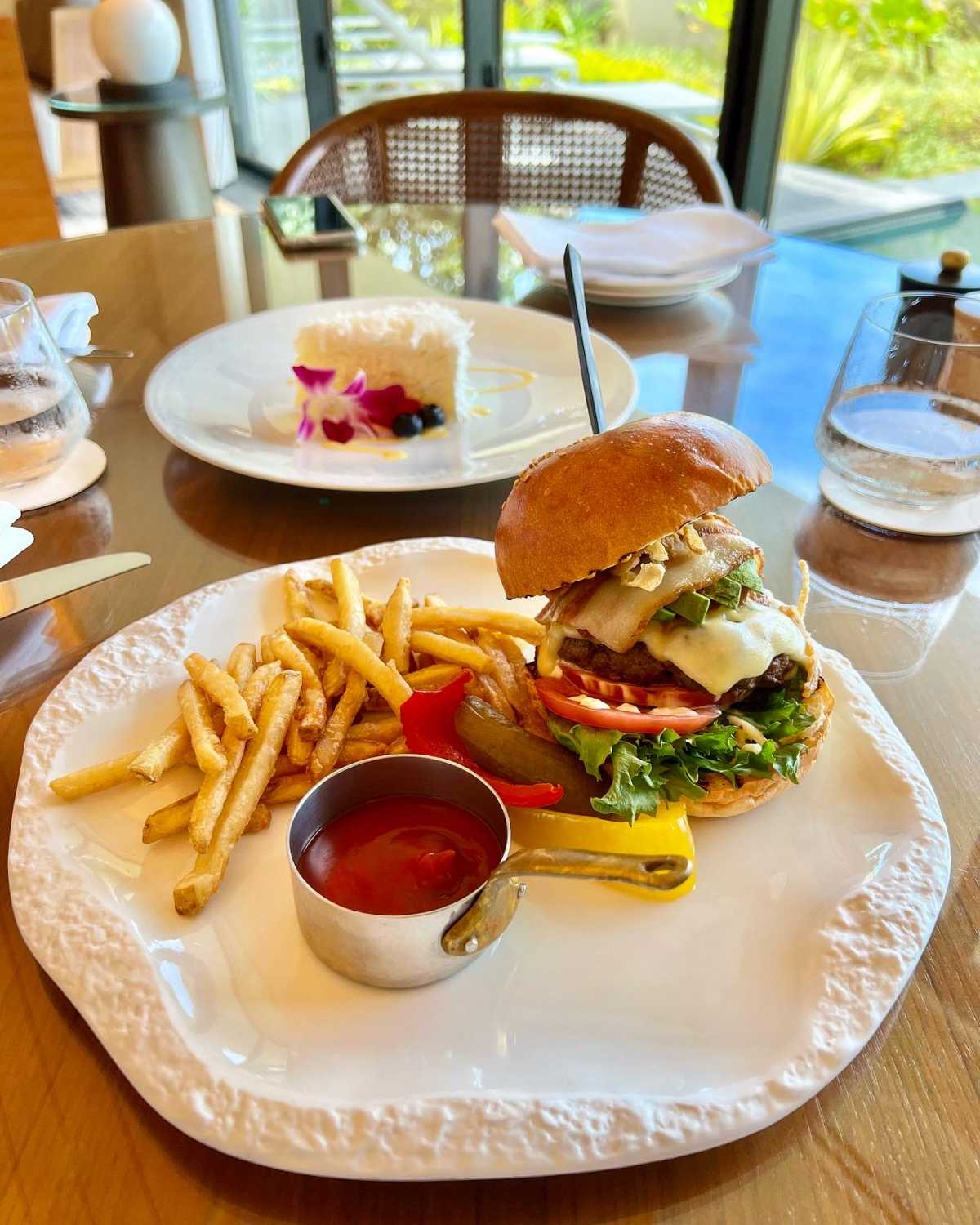 ハレクラニ沖縄 House Without A Keyの口コミ | ハワイを感じる🌈贅沢すぎるハレクラニビーフバーガー🍔 - TRIPROUD