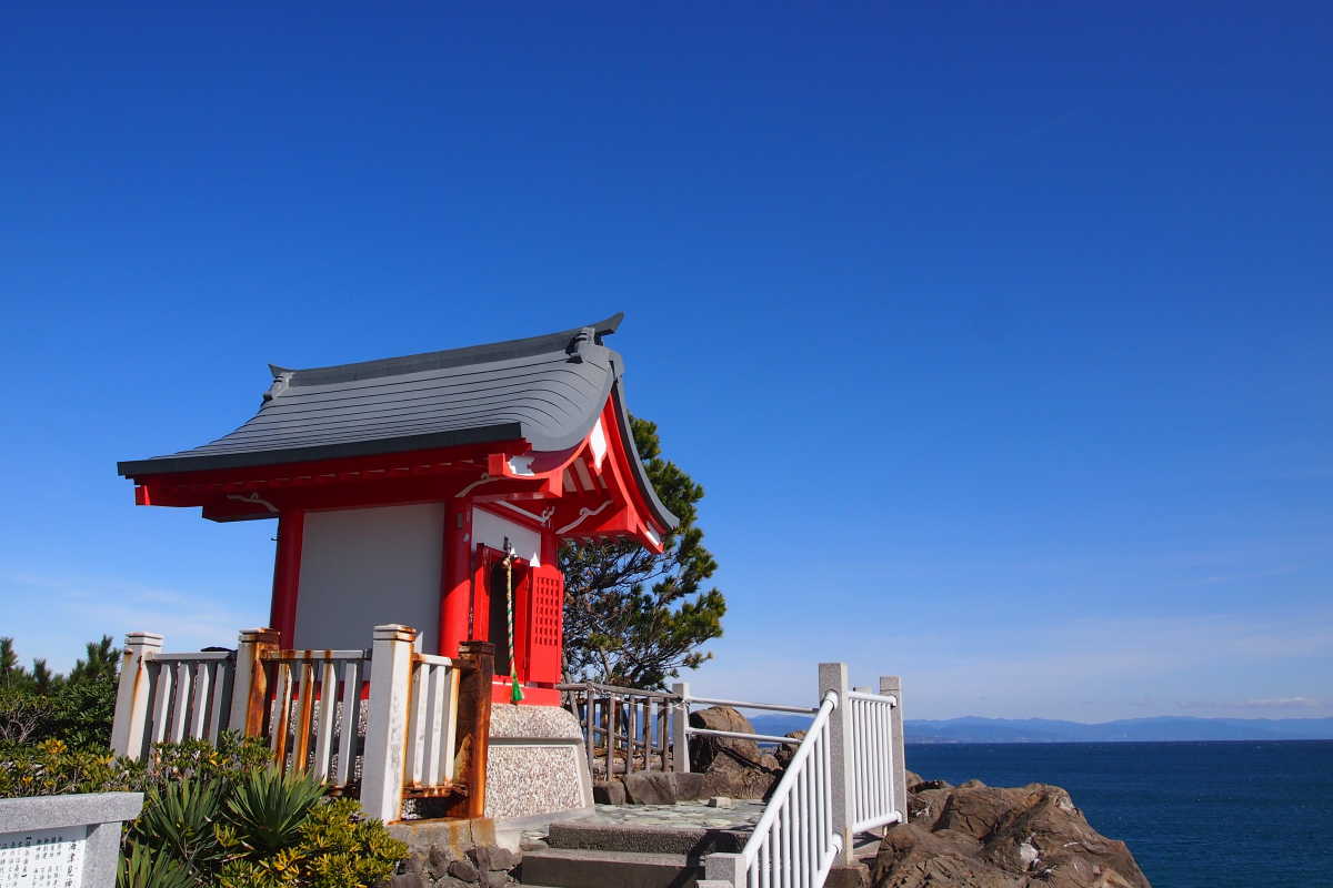 Wadatsumi Shrine Review A Red Point In The Blue Sky A Shrine Built