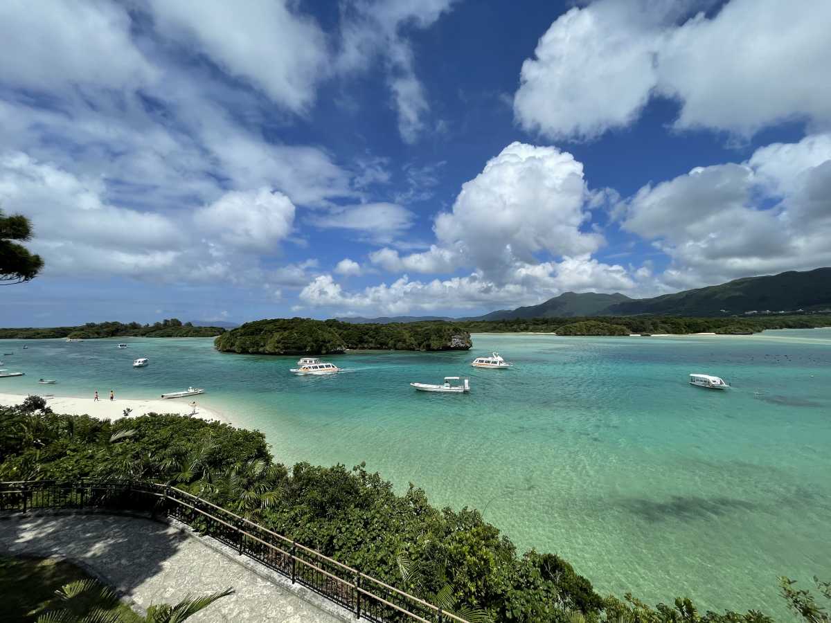 輝くエメラルドグリーンが美しい 石垣島一の透明度が自慢の川平湾 川平湾の口コミ Triproud
