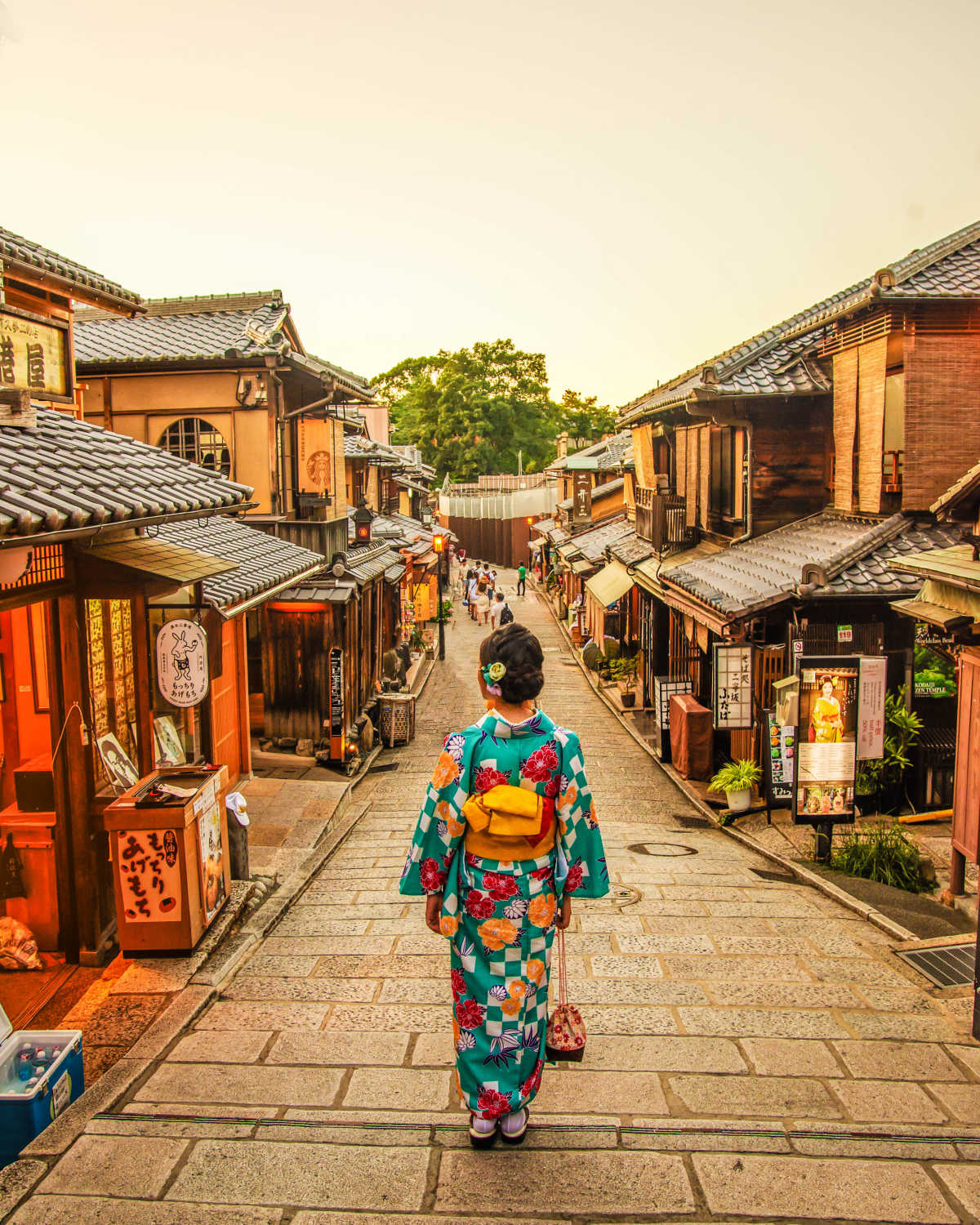 京都らしいお店が立ち並ぶ石畳の坂道 二寧坂の口コミ Triproud