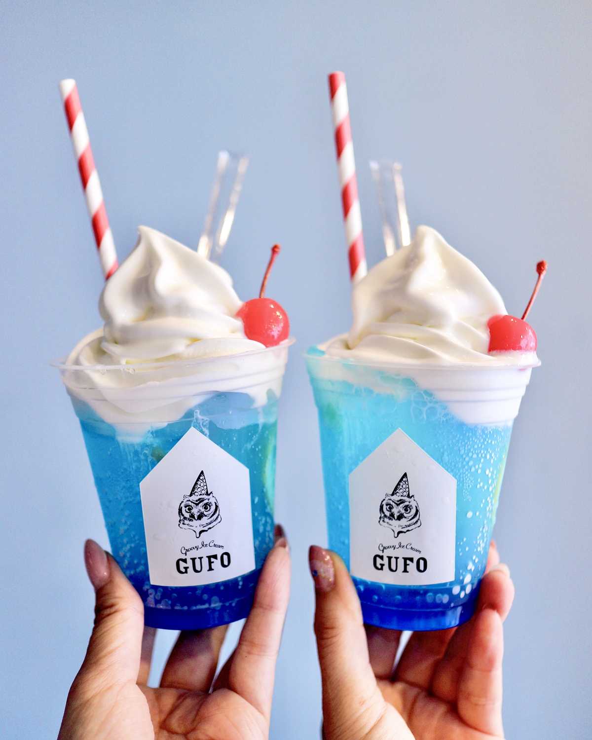 GUFO:なめらかソフトクリームが乗った夏色クリームソーダ - TRIPROUD
