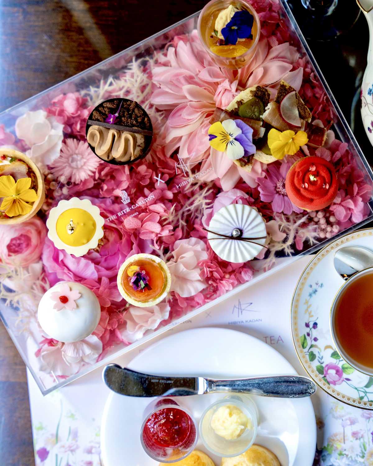 カラフルなボックスが華やか フラワーアフタヌーンティーby日比谷花壇 リッツカールトン大阪 ロビーラウンジの口コミ Triproud