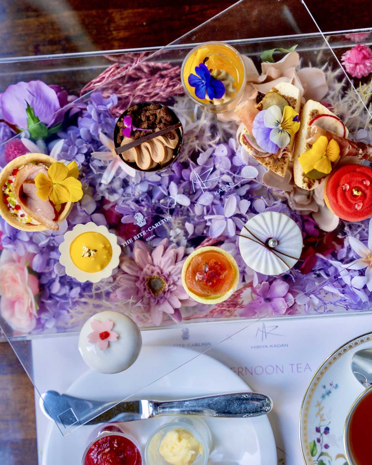 カラフルなボックスが華やか フラワーアフタヌーンティーby日比谷花壇 リッツカールトン大阪 ロビーラウンジの口コミ Triproud