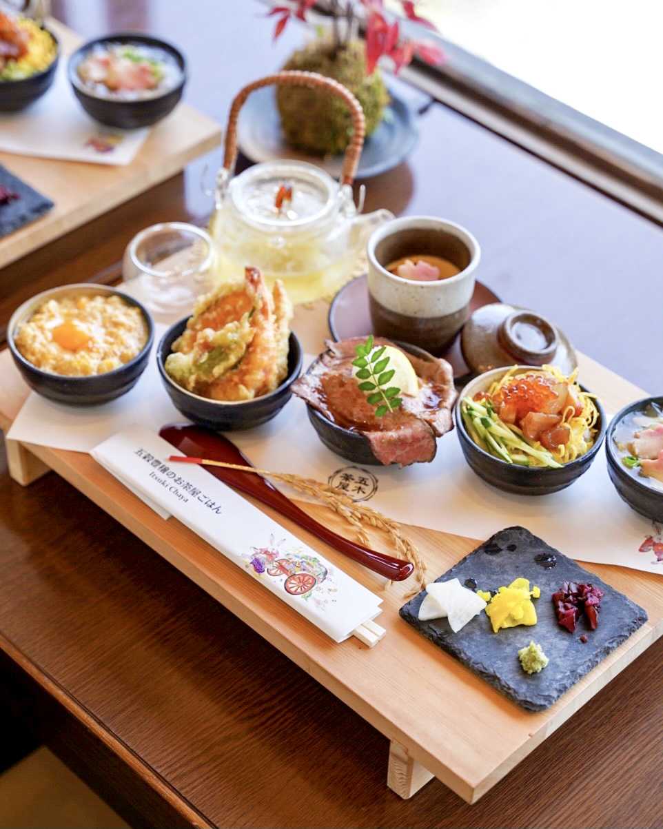 五木茶屋:京都の美味しさてんこ盛りどんぶり💕京丼食べ比べ膳 - TRIPROUD