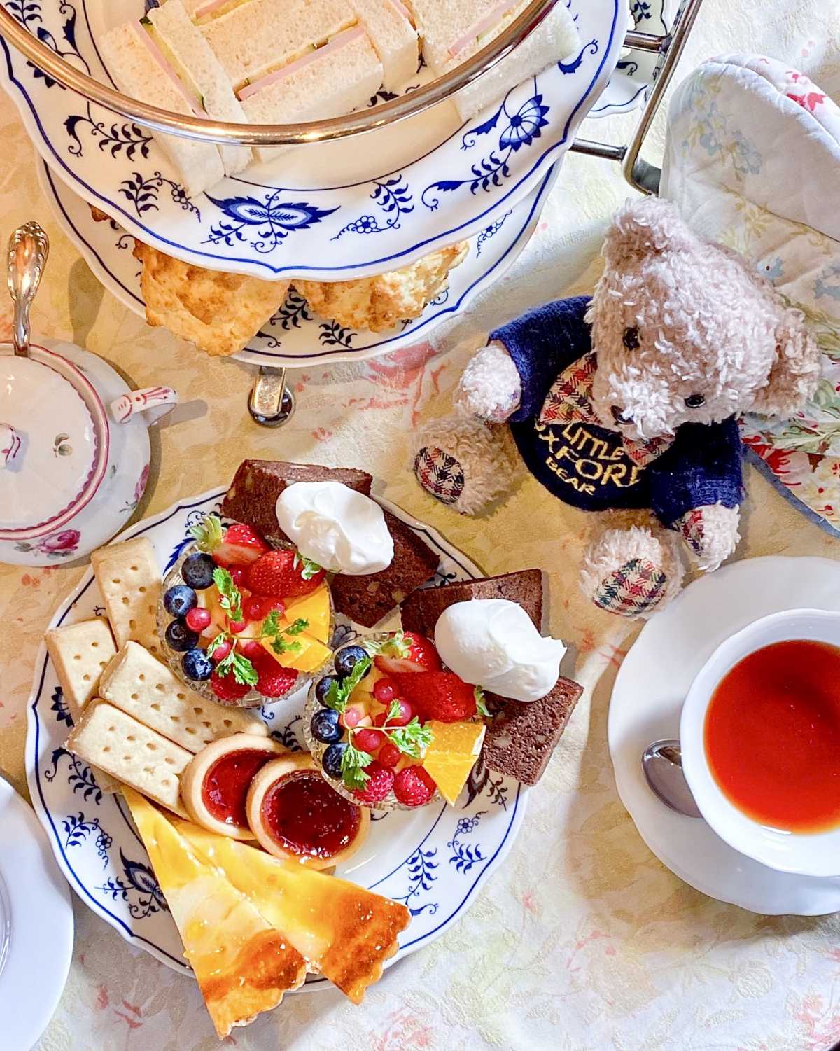 オフィス街の真ん中にあるメルヘンなカフェ スリーチムニーズの口コミ Triproud