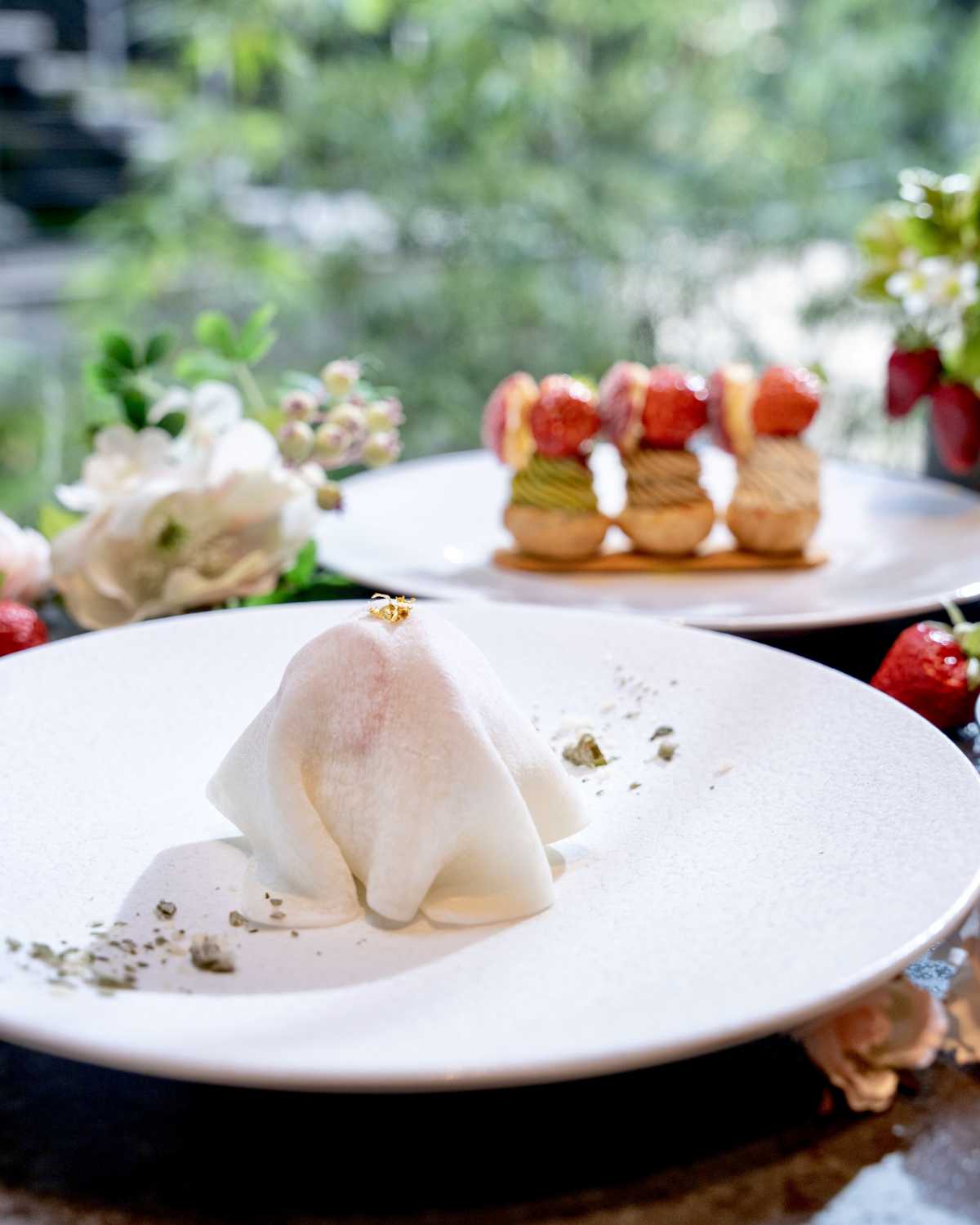 ホテルでいちご大福 かわいいプチシュー3種 The Thousand Kyoto Tea And Barの口コミ Triproud