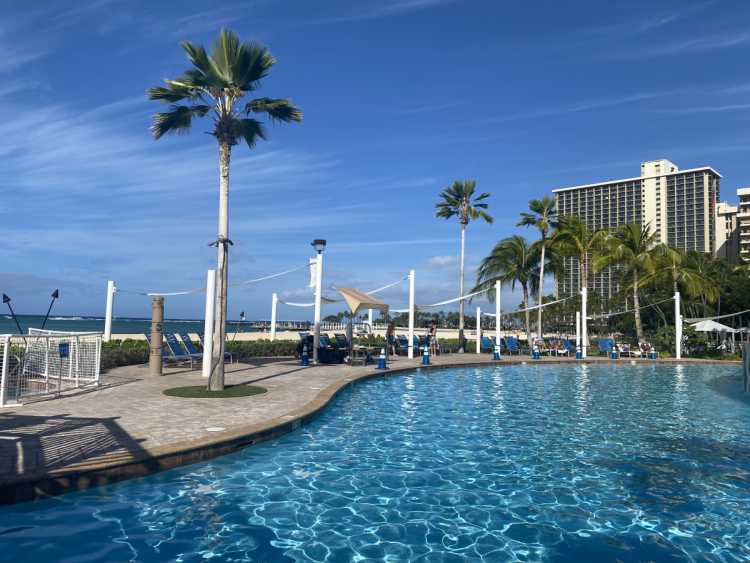 ハワイ インフィニティプール付きホテルバー Sheraton Waikikiの口コミ Triproud
