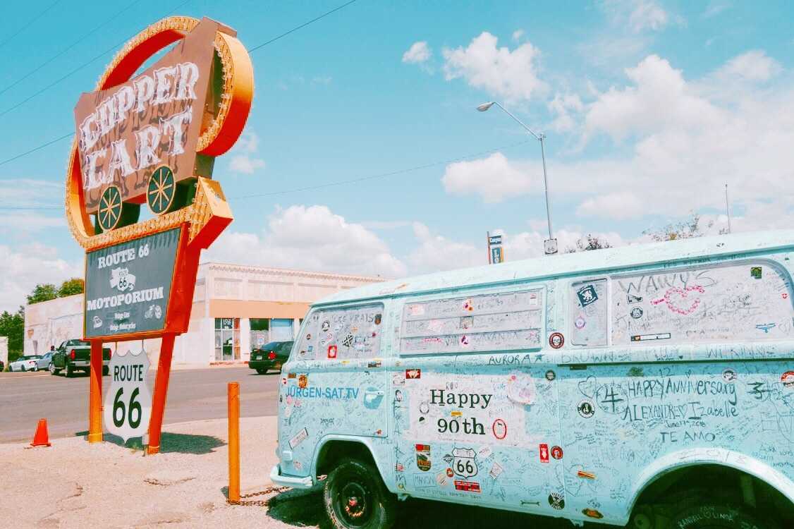 カラフルなオールドアメリカンが感じられるスポット セリグマンの町並みの口コミ Triproud