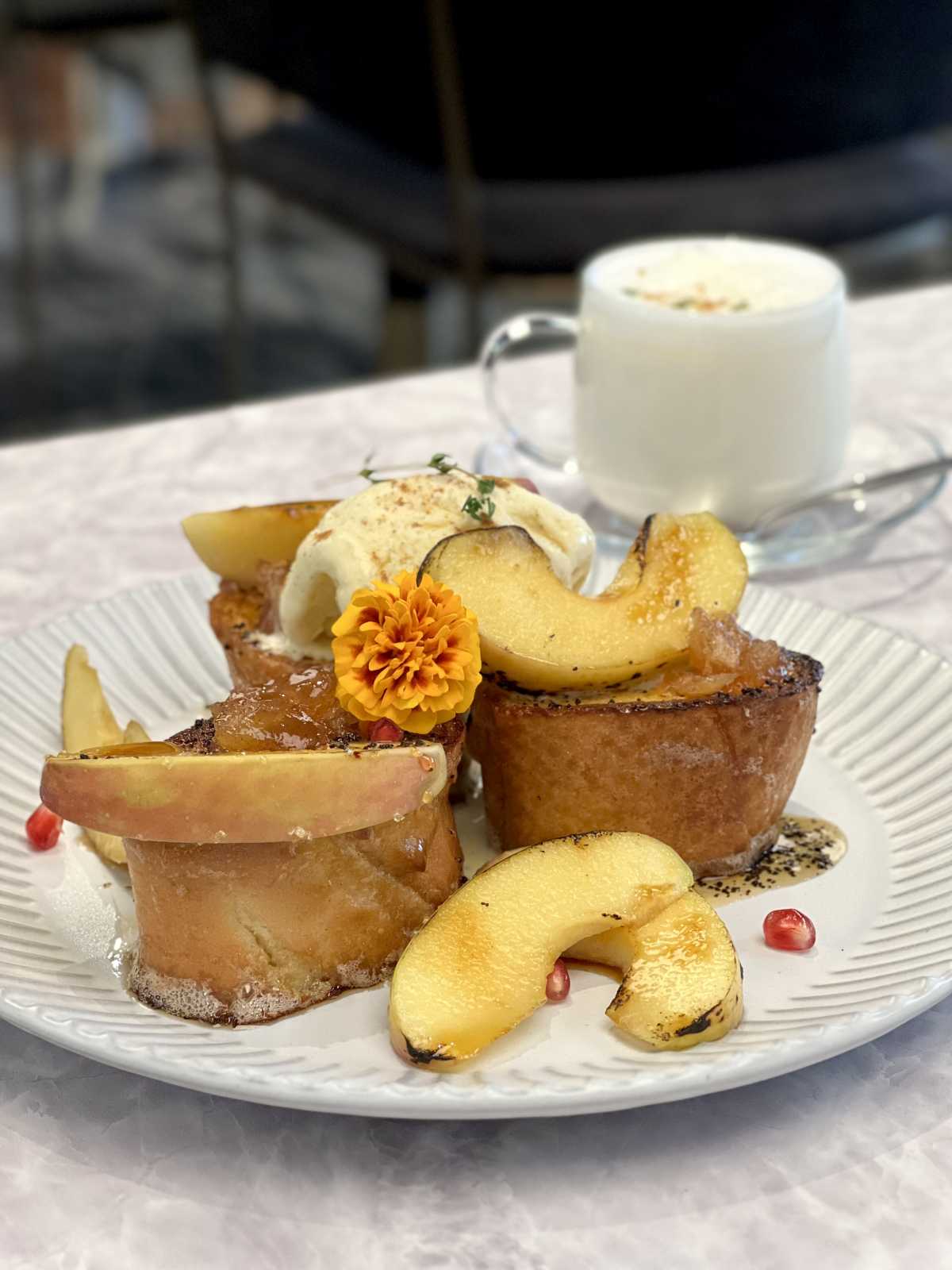 キャラメルアップルオーバーナイトフレンチトーストキャセロールのレシピ