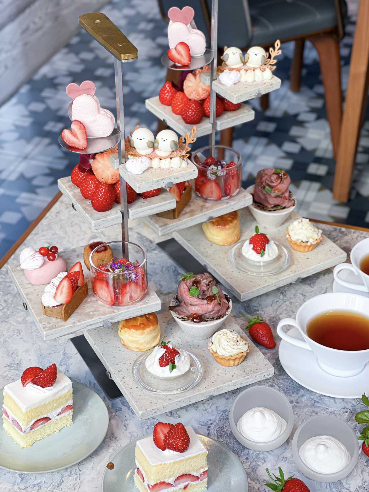 Upstairz Lounge Bar Restaurant:双子のシマエナガが可愛すぎる 