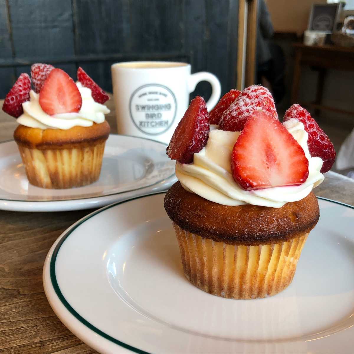 見た目も可愛い 旬のいちごを使ったカップケーキ スウィンギングバードキッチンの口コミ Triproud